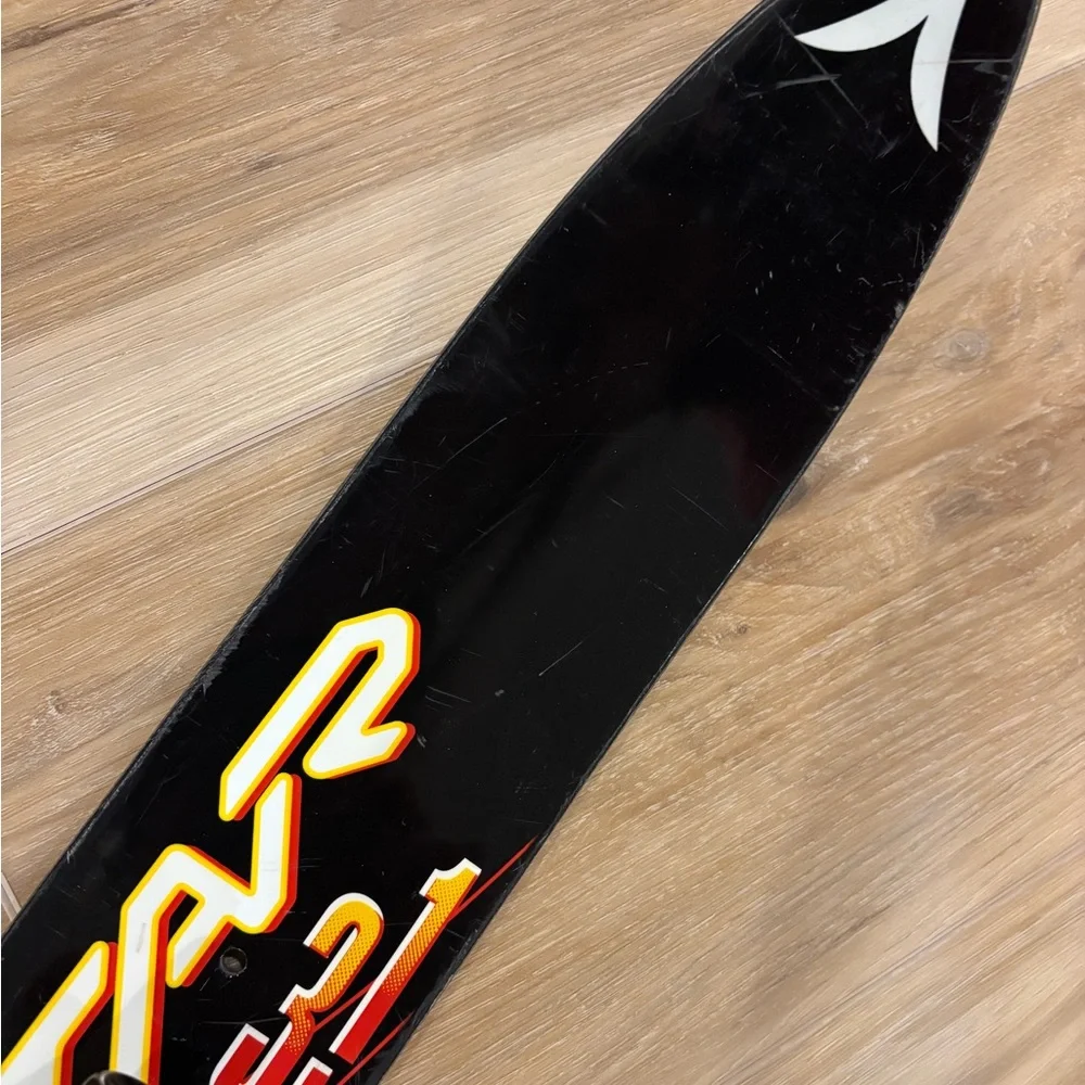 Dynastar ski bottle opener with beer can catch